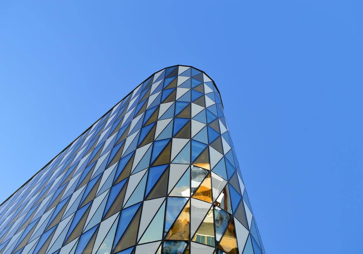 半岛·体育中国官方网-宠粉时刻！凯尔登-约翰逊今日赛前在一名小球迷的额头留下签名